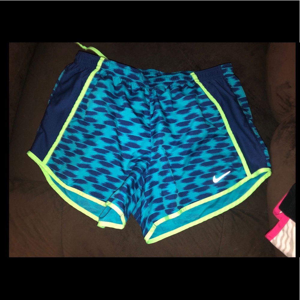 NIKE SHORTS